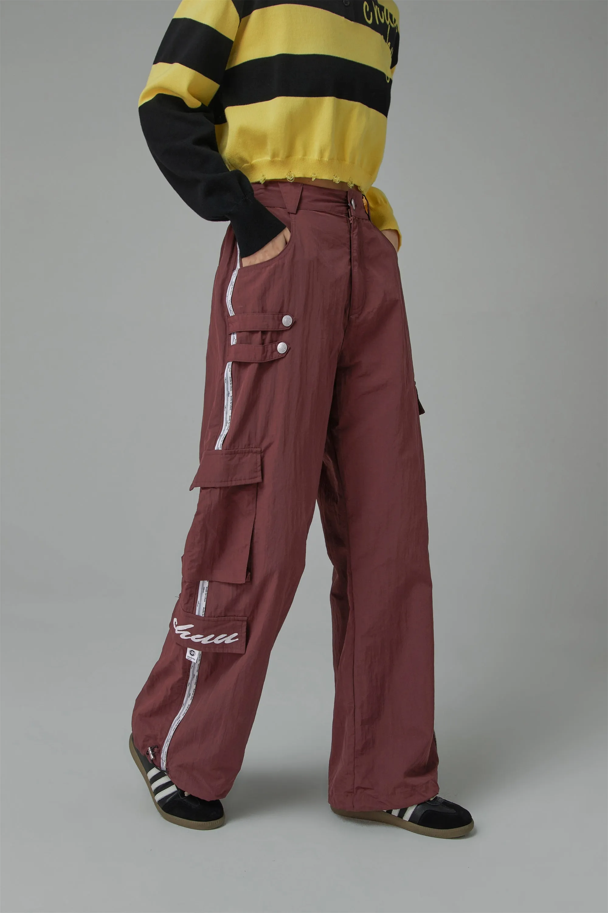 Chuu Lettering Two Way Leg Wide Cargo Pants