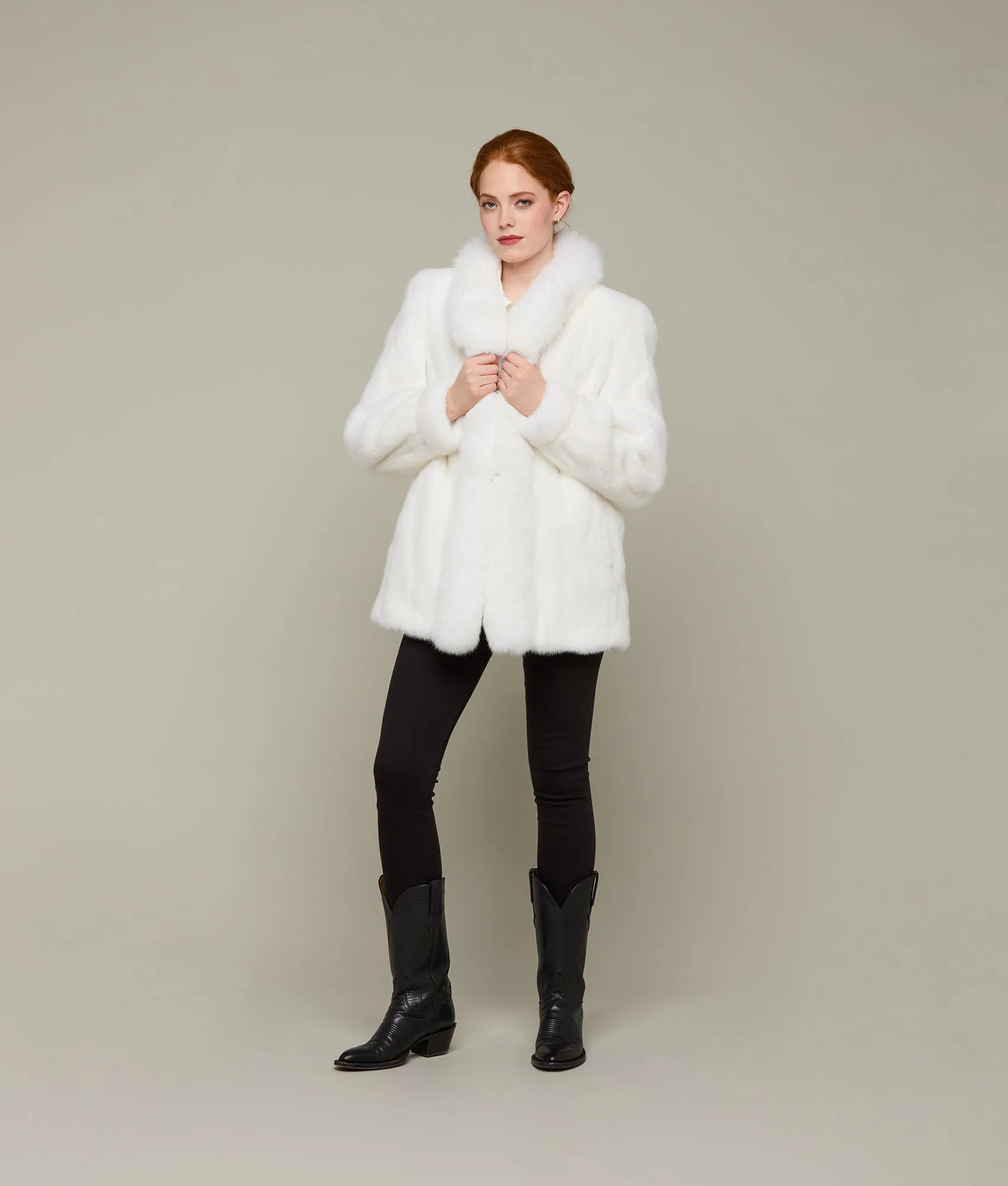 Luxurious White Mink Fur Coat for Women - Stylish and Warm Outerwear