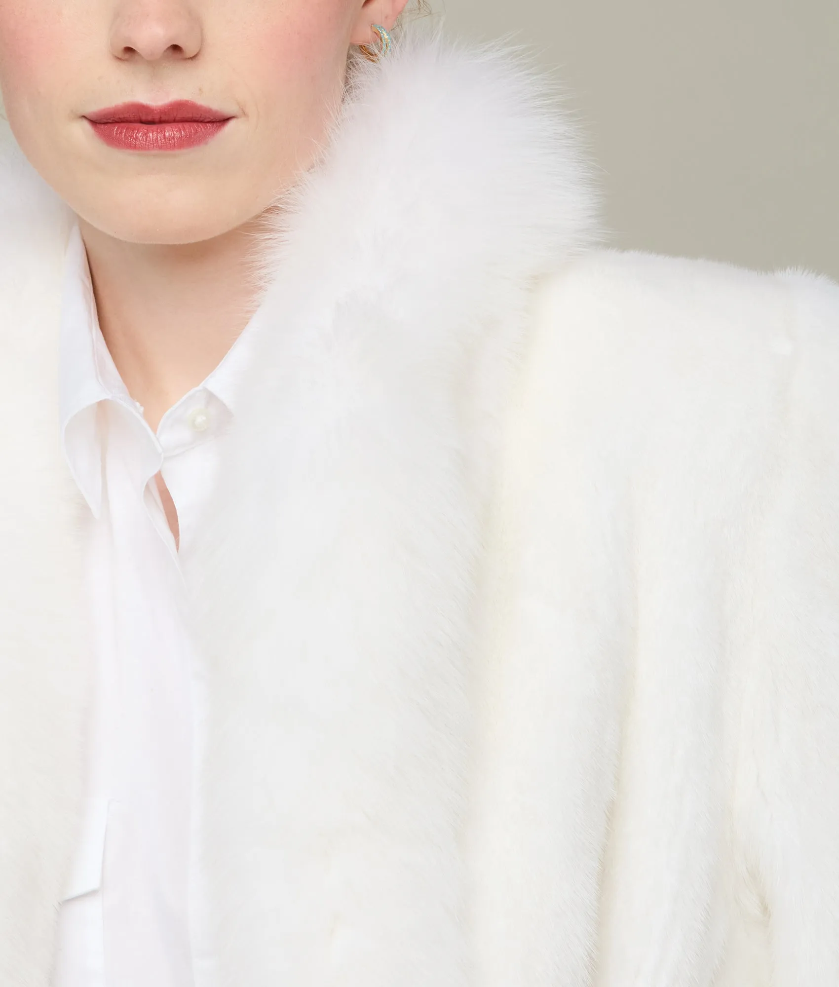 Luxurious White Mink Fur Coat for Women - Stylish and Warm Outerwear