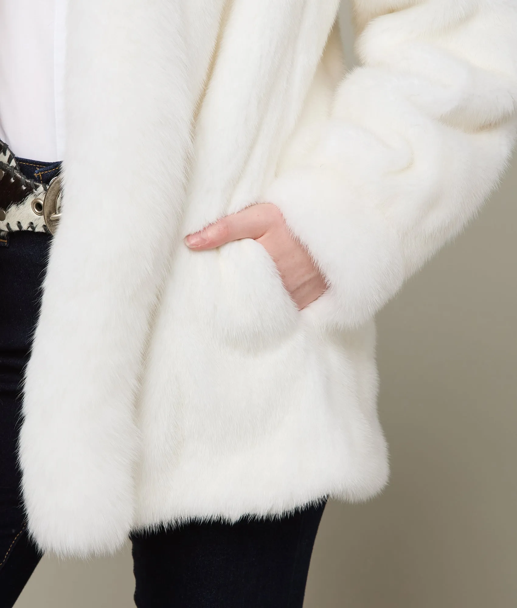 Luxurious White Mink Fur Coat for Women - Stylish and Warm Outerwear