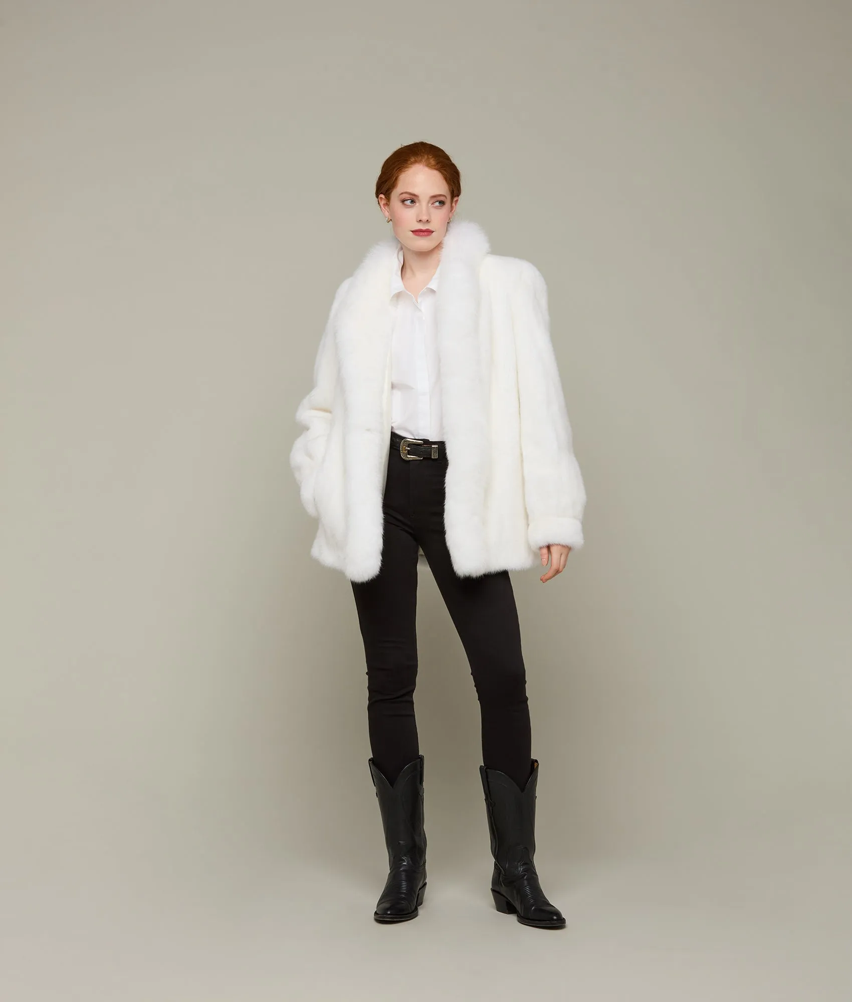 Luxurious White Mink Fur Coat for Women - Stylish and Warm Outerwear