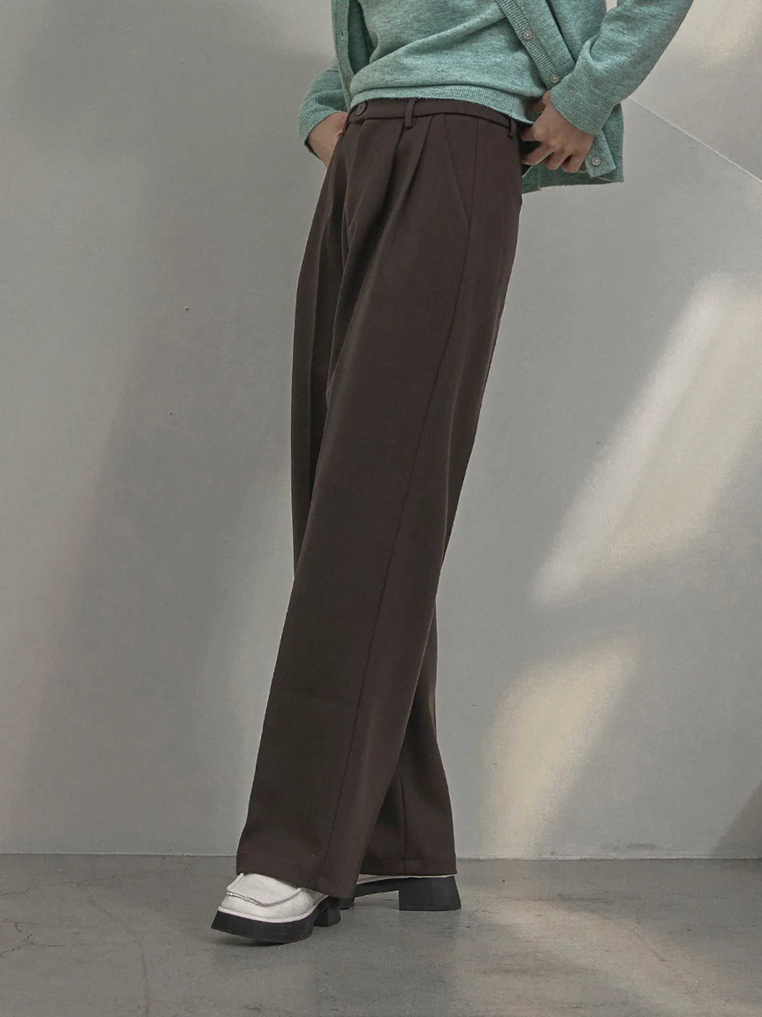 Point Pin-tuck Wide Pants