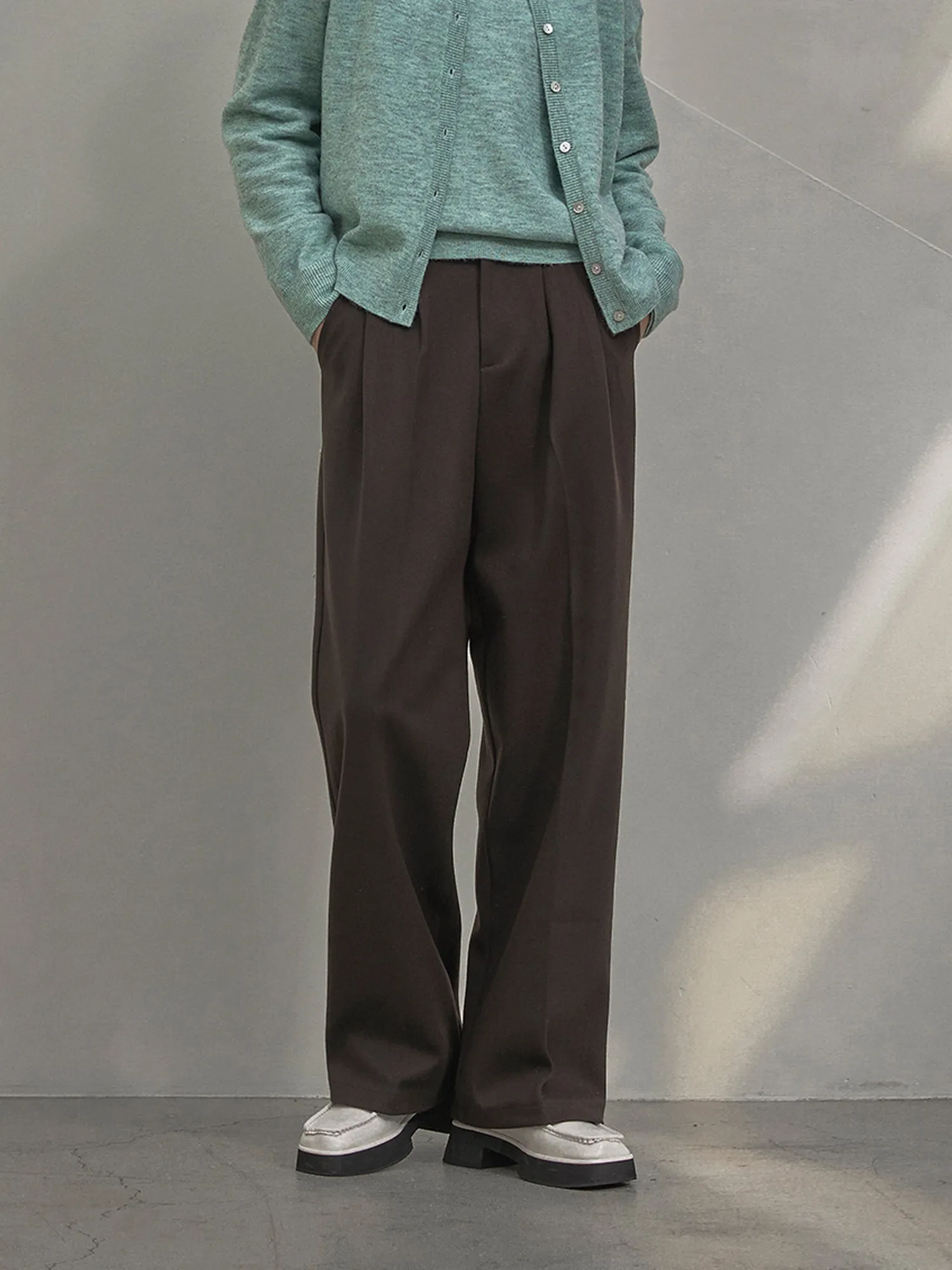 Point Pin-tuck Wide Pants