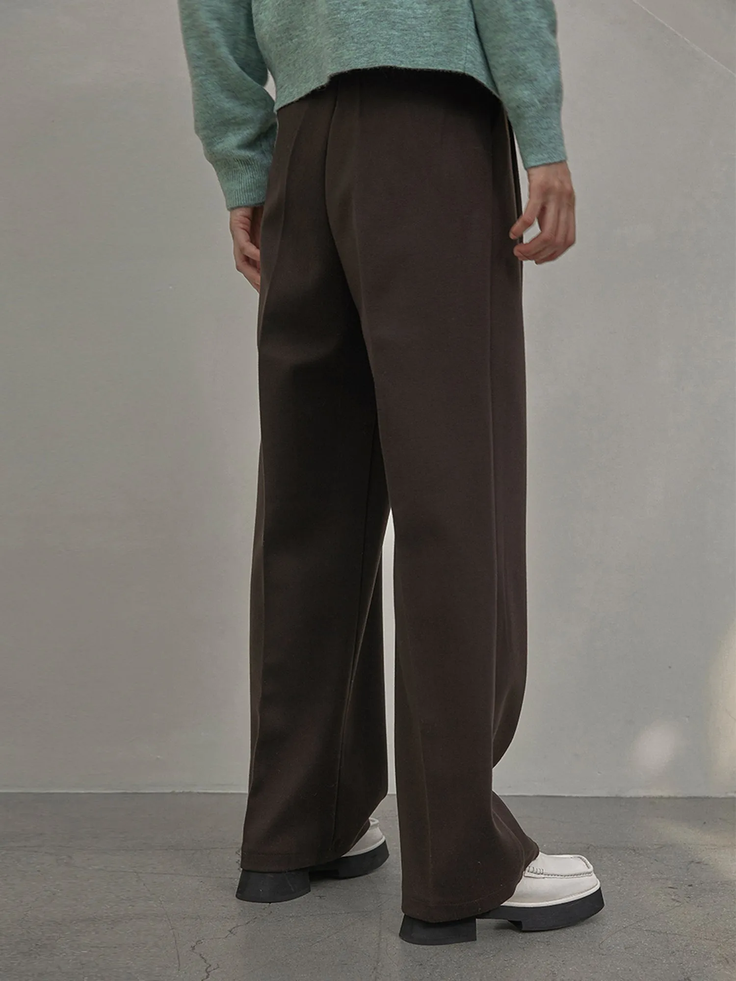 Point Pin-tuck Wide Pants