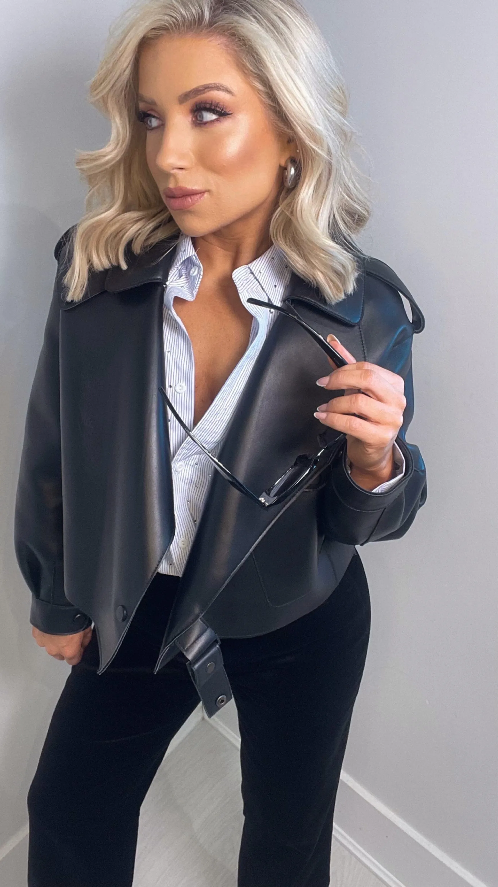 THE LEATHER JACKET - BLACK